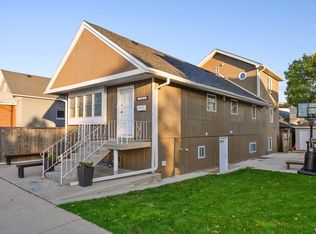 2833 S Eleanor St, Chicago, IL 60608