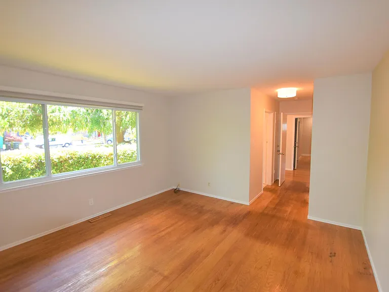 1476 Bedford Ave — Photo 17