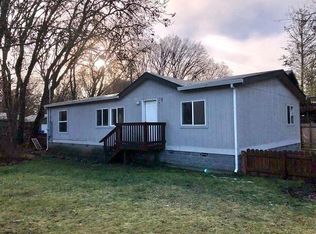 385 Flower St, Shady Cove, OR 97539