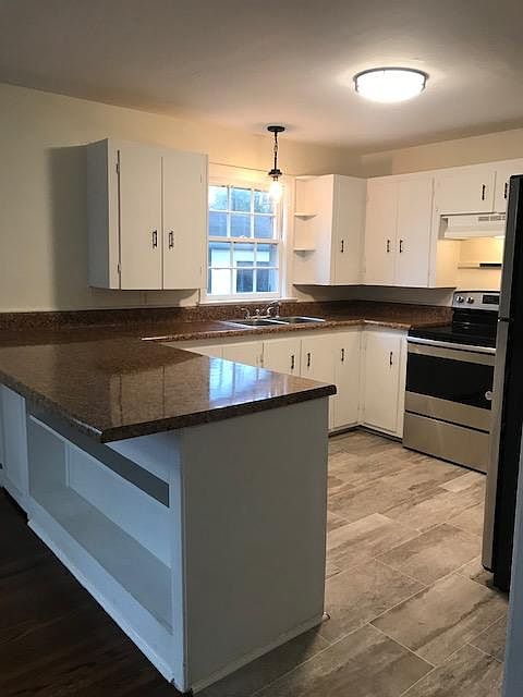 Kitchen is cute and very functional with brand new appliances and a breakfast bar.