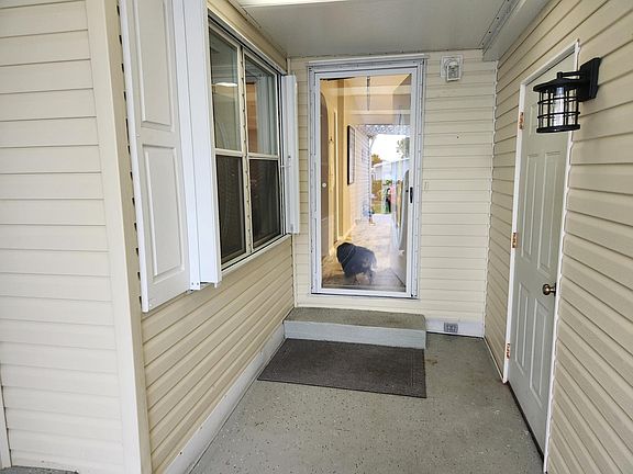 3rd image of 8150 Meadowlark Lane