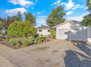 830 S Redwood Dr, Visalia, CA 93277