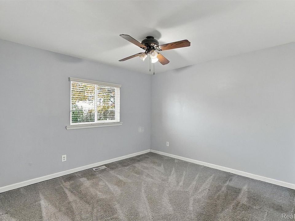 28793 Groveland St, photo 15