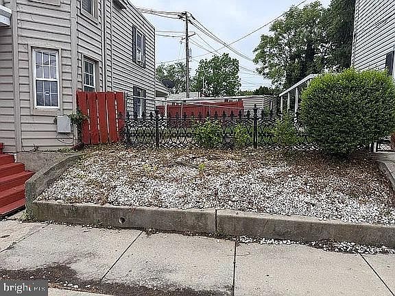 4th image of 15 Fairground Ave