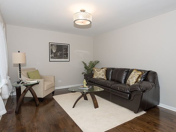 3rd image of 9740 Iona Ave
