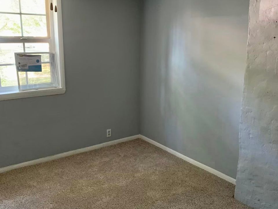 2nd image of 1551 Glenn Ave #B