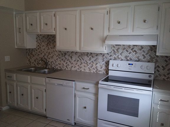 3rd image of 41338 Windsor Ct