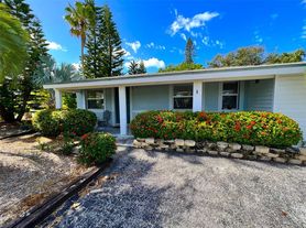 14402 N Bayshore Dr, Saint Petersburg, FL