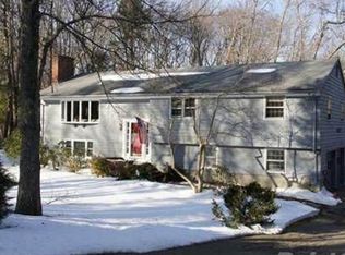 26 Old Farm Rd, Dover, MA 02030