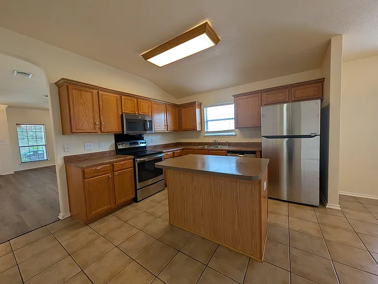 268 Goliad Dr — Photo 6