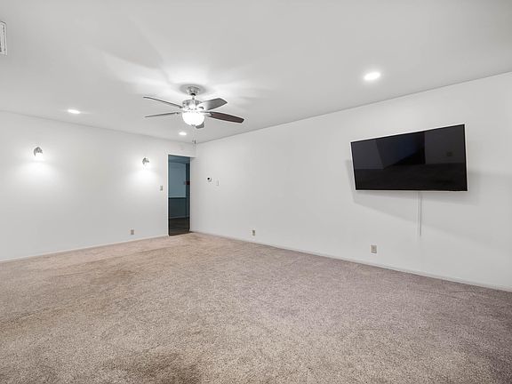 5th image of 102 Clover Ln