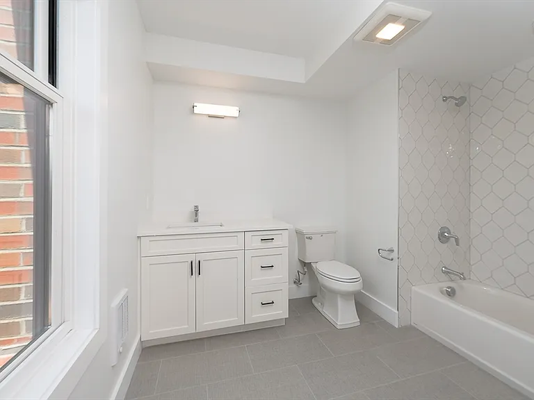 425 Border St #201 — Photo 12