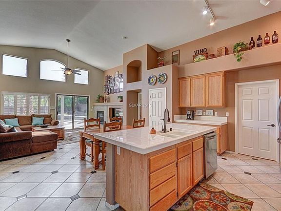 4th image of 1067 Flatfoot Ave