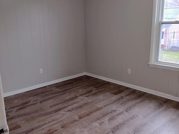 5th image of 212 N 3rd St Floor 2