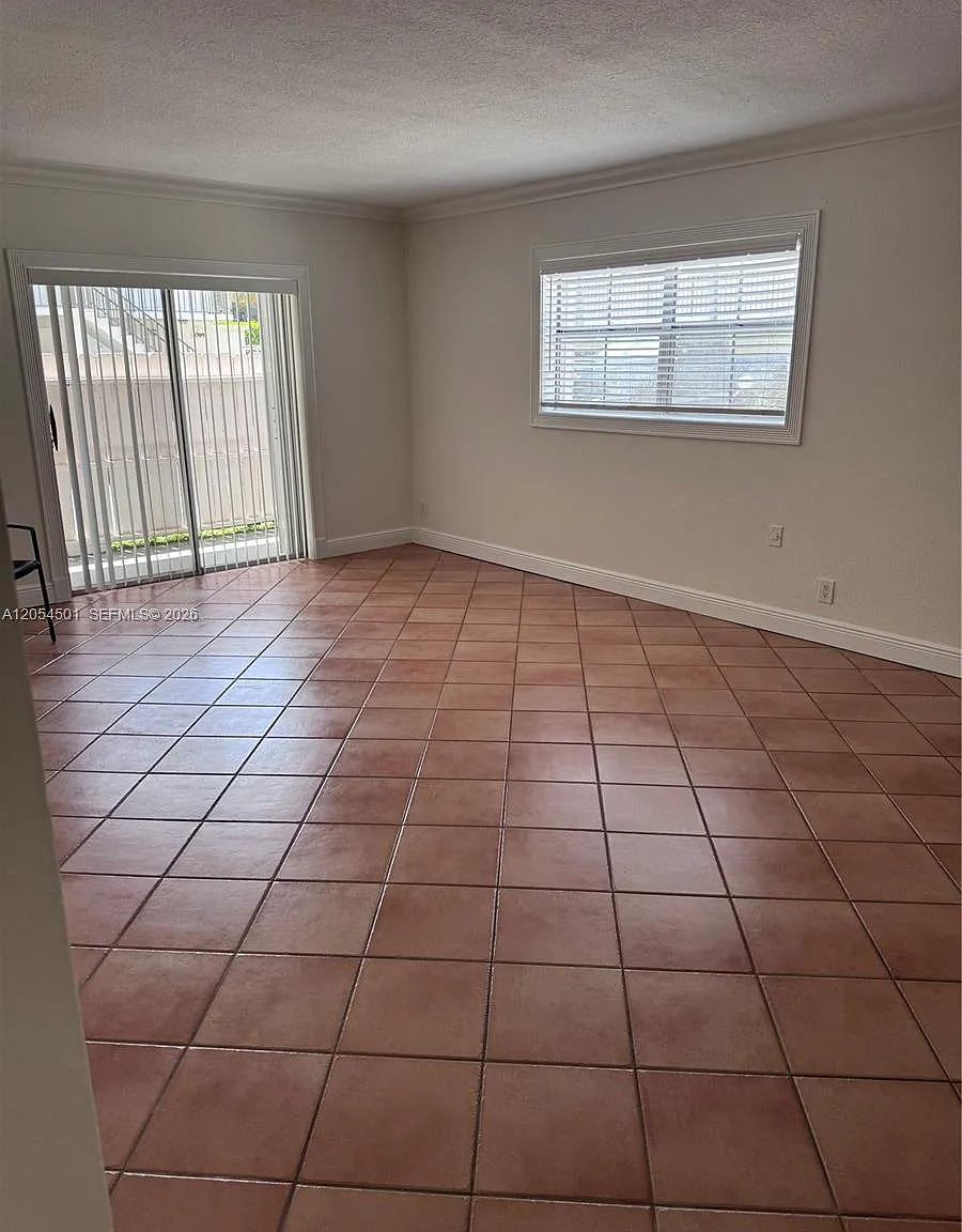 Villas Of Pinecrest Condo — Photo 4