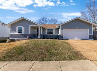 703 Wagon Ridge Dr, Fenton, MO 63026