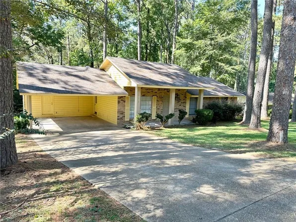 225 Iris Park Dr, Pineville, LA 71360