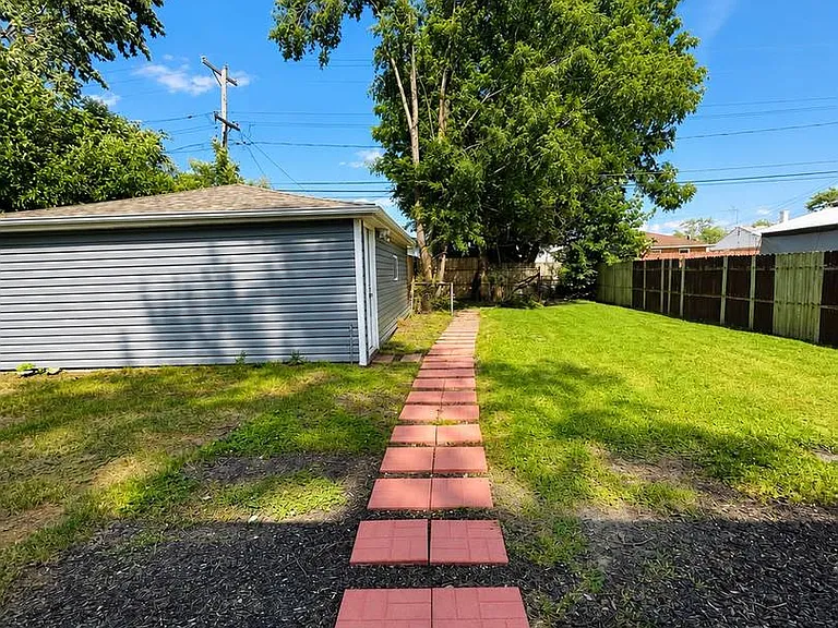 17037 Greenbay Ave — Photo 12