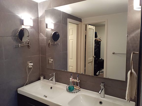 5th image of 1800 N Stanton St APT 1001