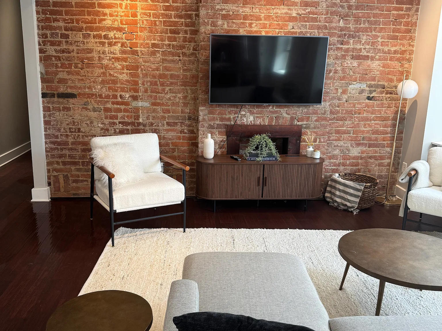1501 Vine St — Photo 2
