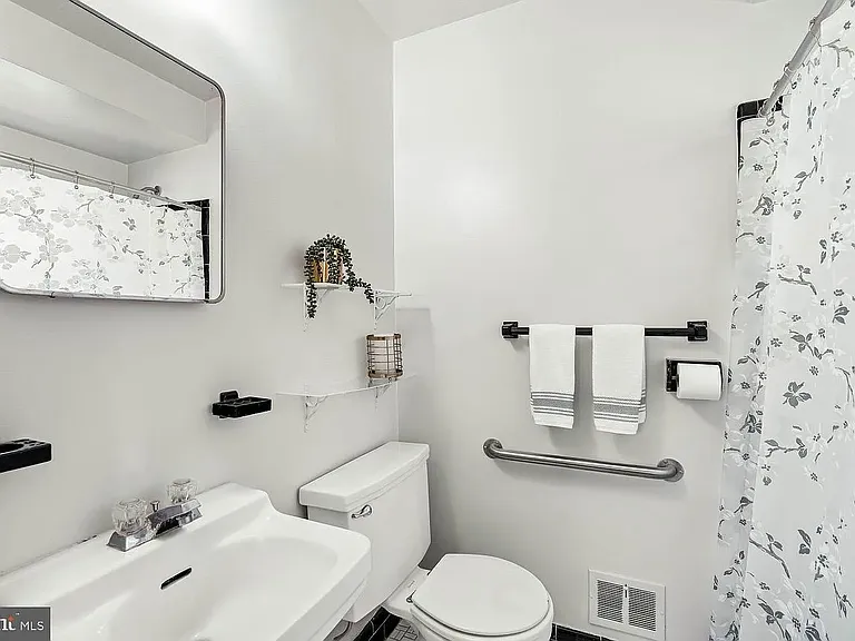 7608 Wellesley Dr — Photo 23