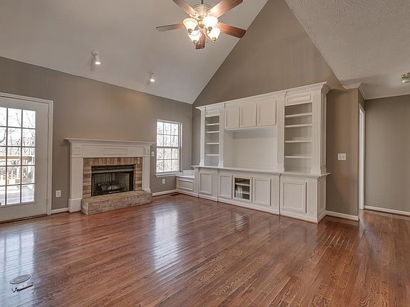 4th image of 1919 Turfland Dr