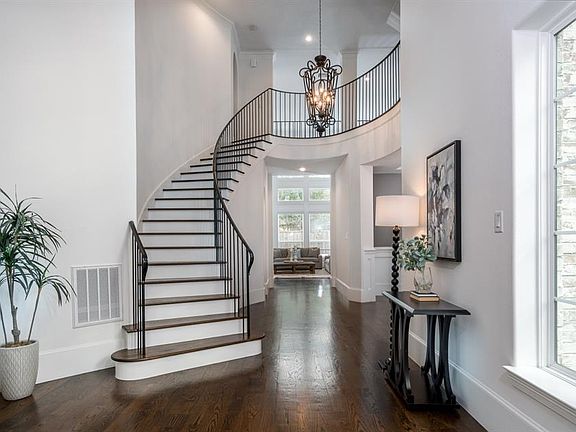3rd image of 1422 Huge Oaks St