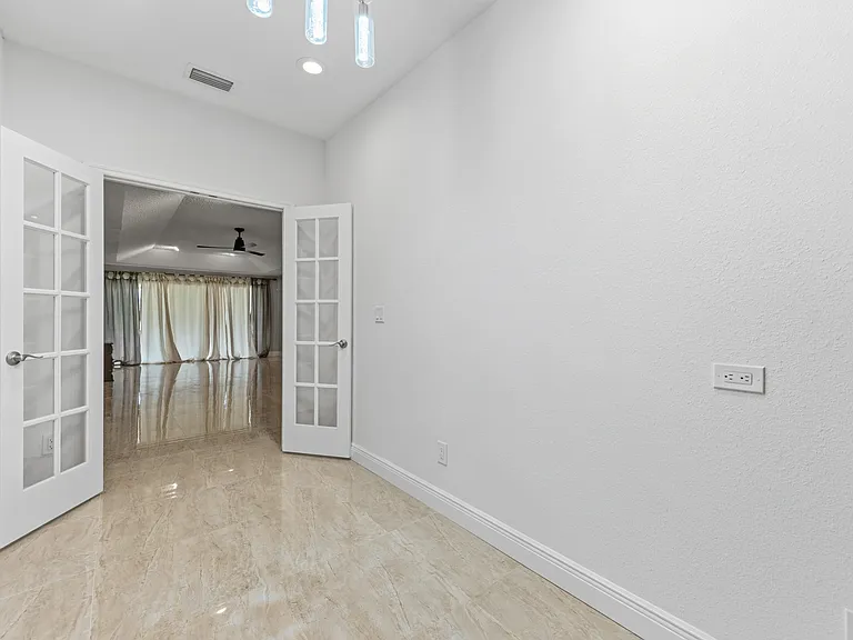 6513 Thoroughbred Loop — Photo 35