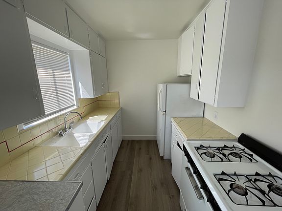 4th image of 20 Belmont Ave APT 1