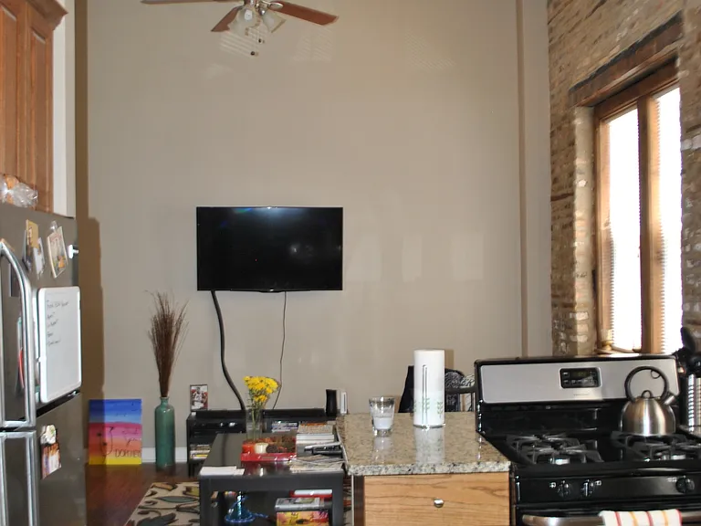 1919 S Racine Ave #1R — Photo 2