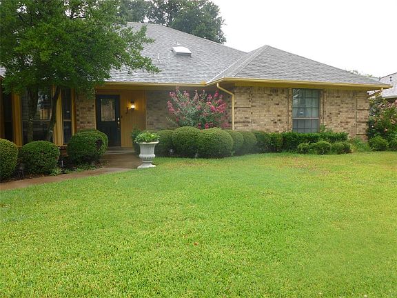 2nd image of 1305 Briarhaven Dr