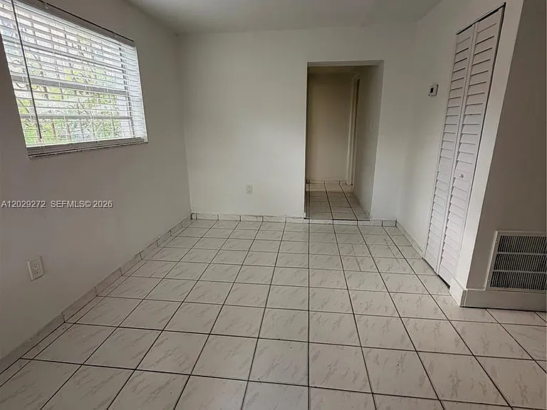2420 NW 31st St #3 — Photo 2