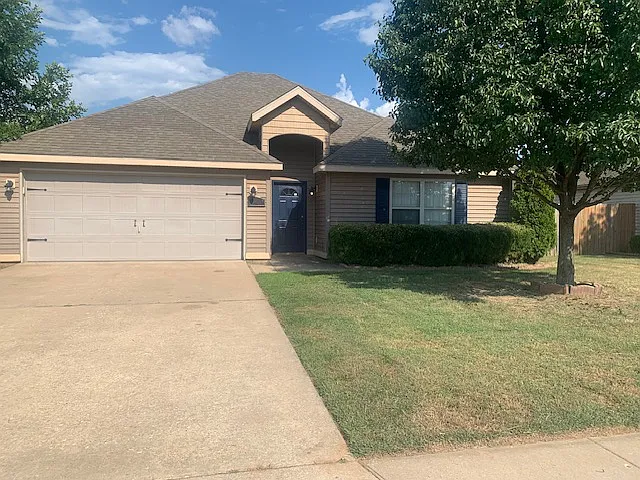 3 bed, 1213 sqft, $1,500 — Photo 1
