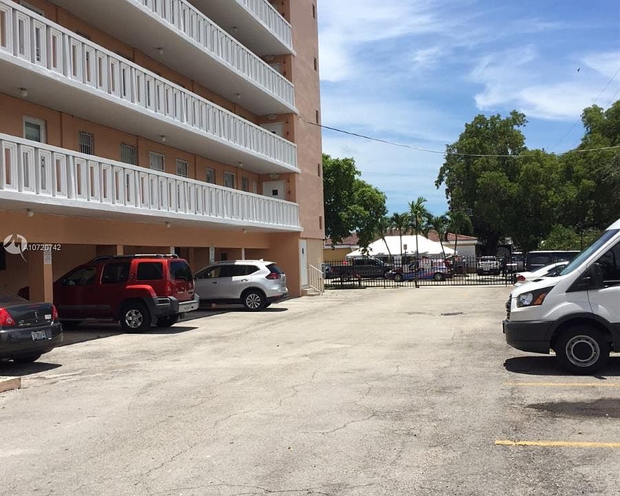 2nd image of 1400 SW 27th Ave APT 705