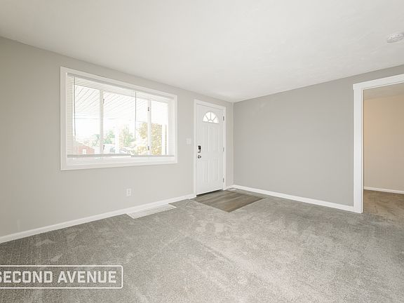 3rd image of 127 Stowe Dr