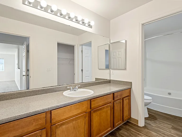 Valley Springs Apartments — Photo 13