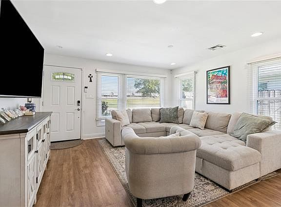 3rd image of 940 Florida Blvd