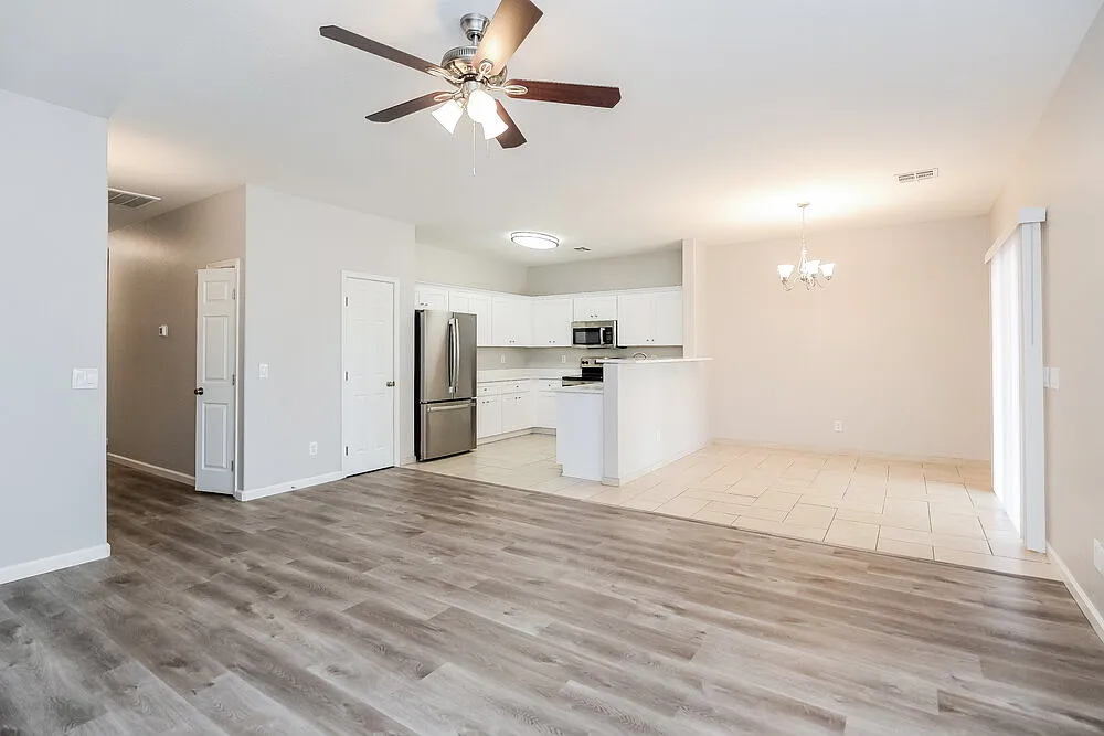 3 bed, 2.0 bath, 1364 sqft, $1,905 — Photo 4