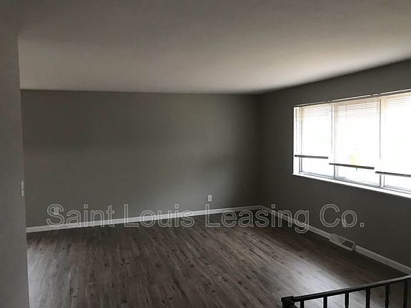 4th image of 9809 Balboa Dr