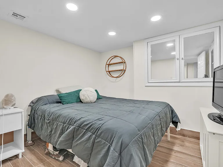 20-39 31st St #1W — Photo 6