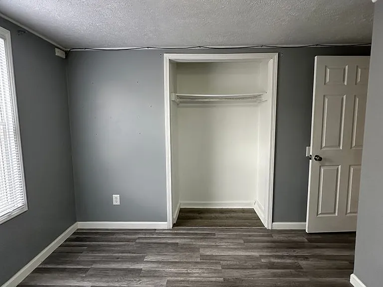 1604 S Oakdale Dr — Photo 12