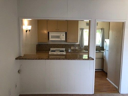 5th image of 1152 N Poinsettia Pl APT 16