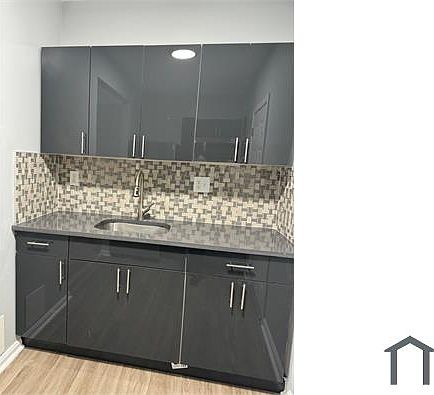 2nd image of 25 Whittier St APT 6