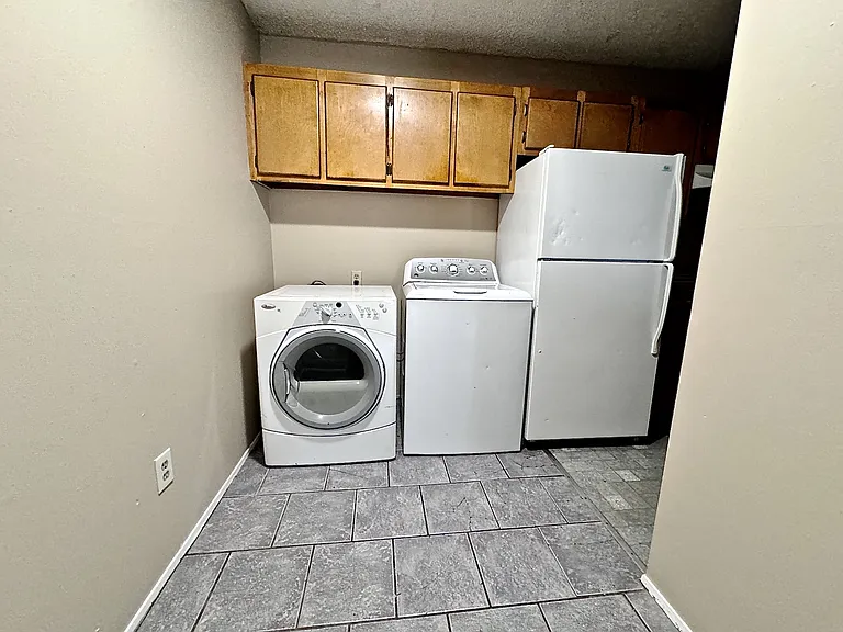 922 W Oak Ave #2 — Photo 8
