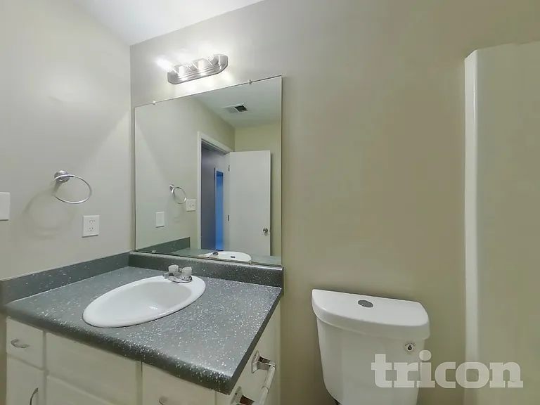 211 Robin Ln — Photo 15