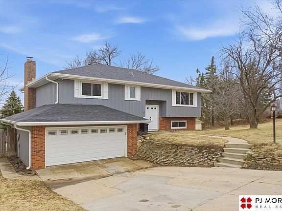 3rd image of 3083 College Dr