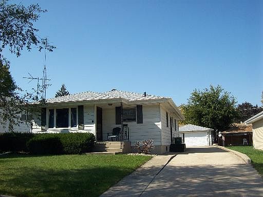 1st image of 221 Margaret St
