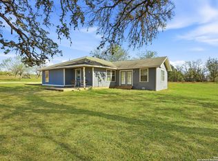 100 Meadow Lake, Seguin, TX 78155