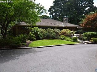 2 Fredrick Dr, Saddle River, NJ 07458