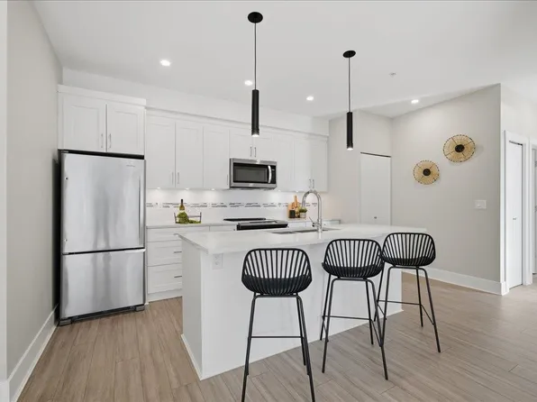 22335 McIntosh Ave #305, Maple Ridge, BC V2X 3C2